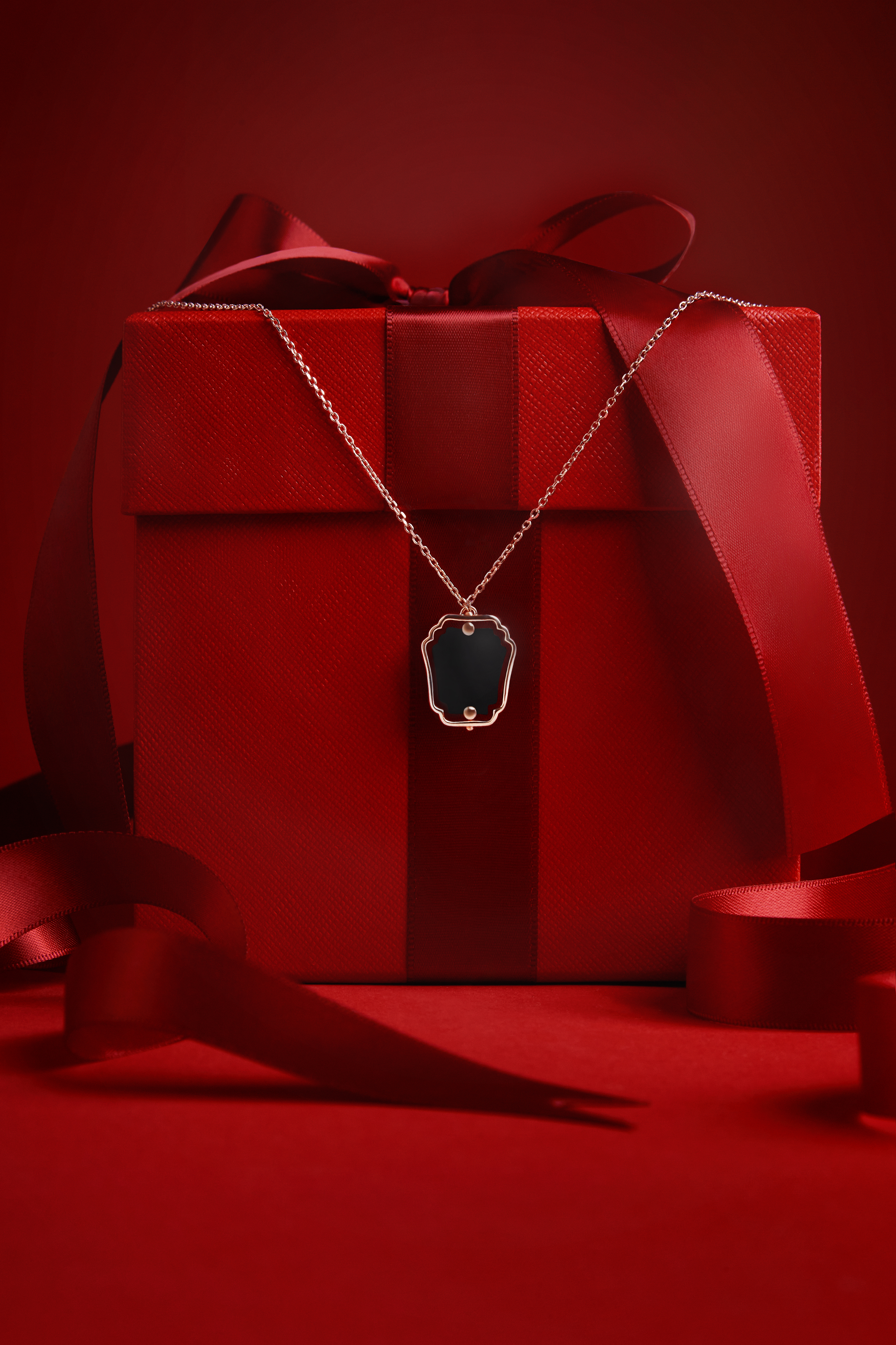 IS_AM pendant necklace